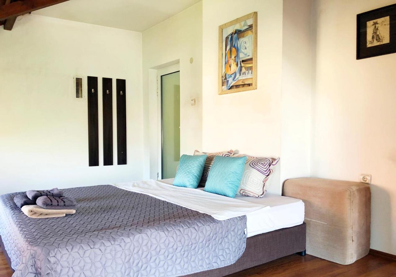 Corner House Apartment *