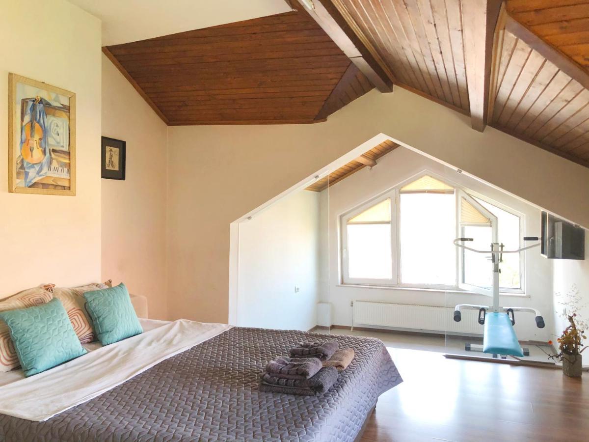Corner House Apartment