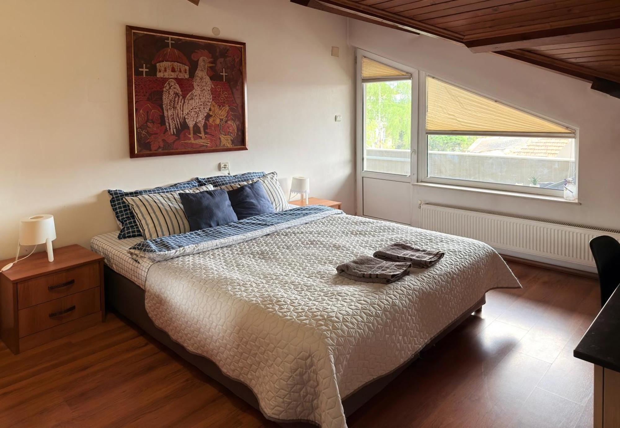 Corner House Apartment *