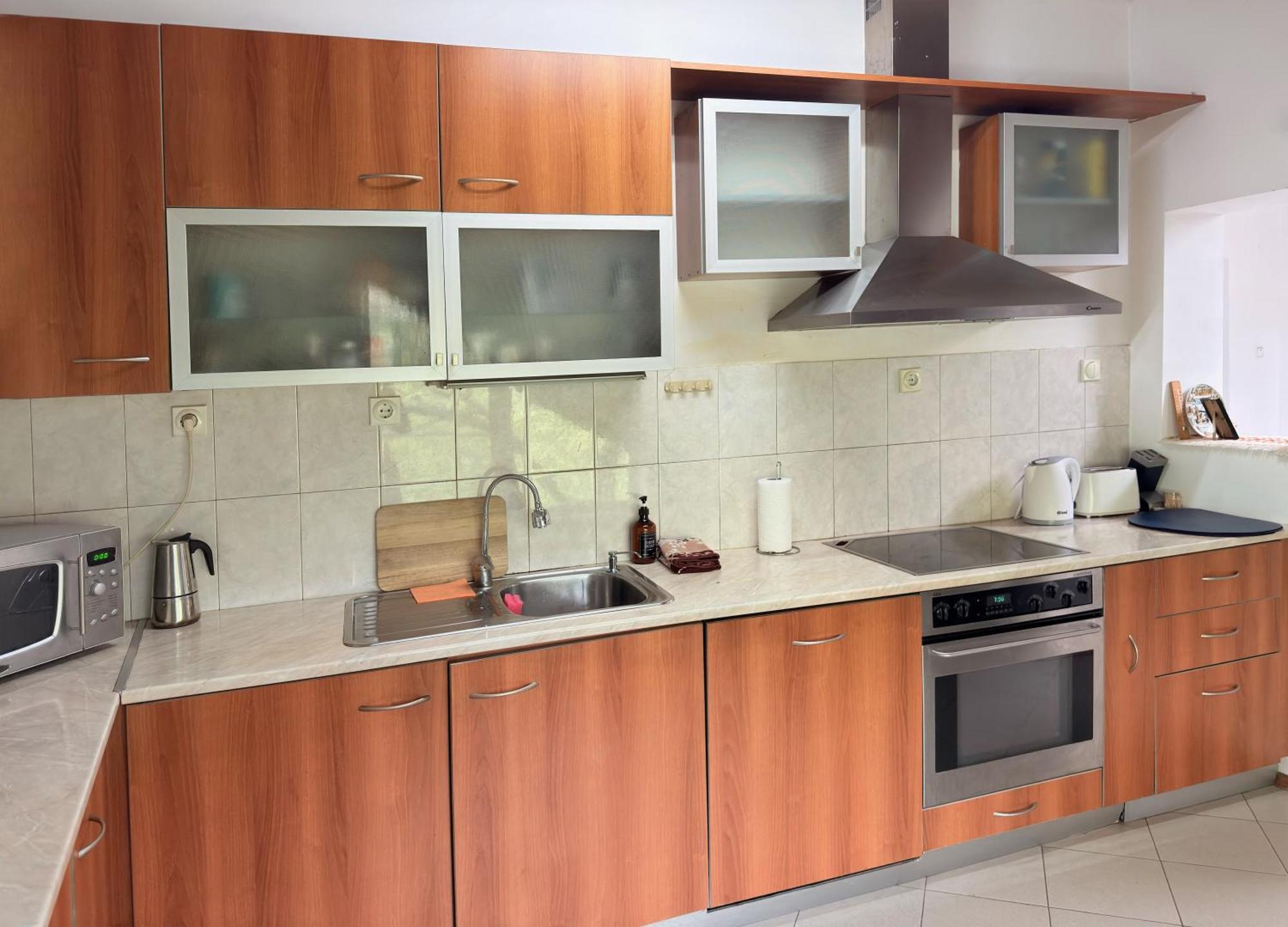 Corner House Apartment *