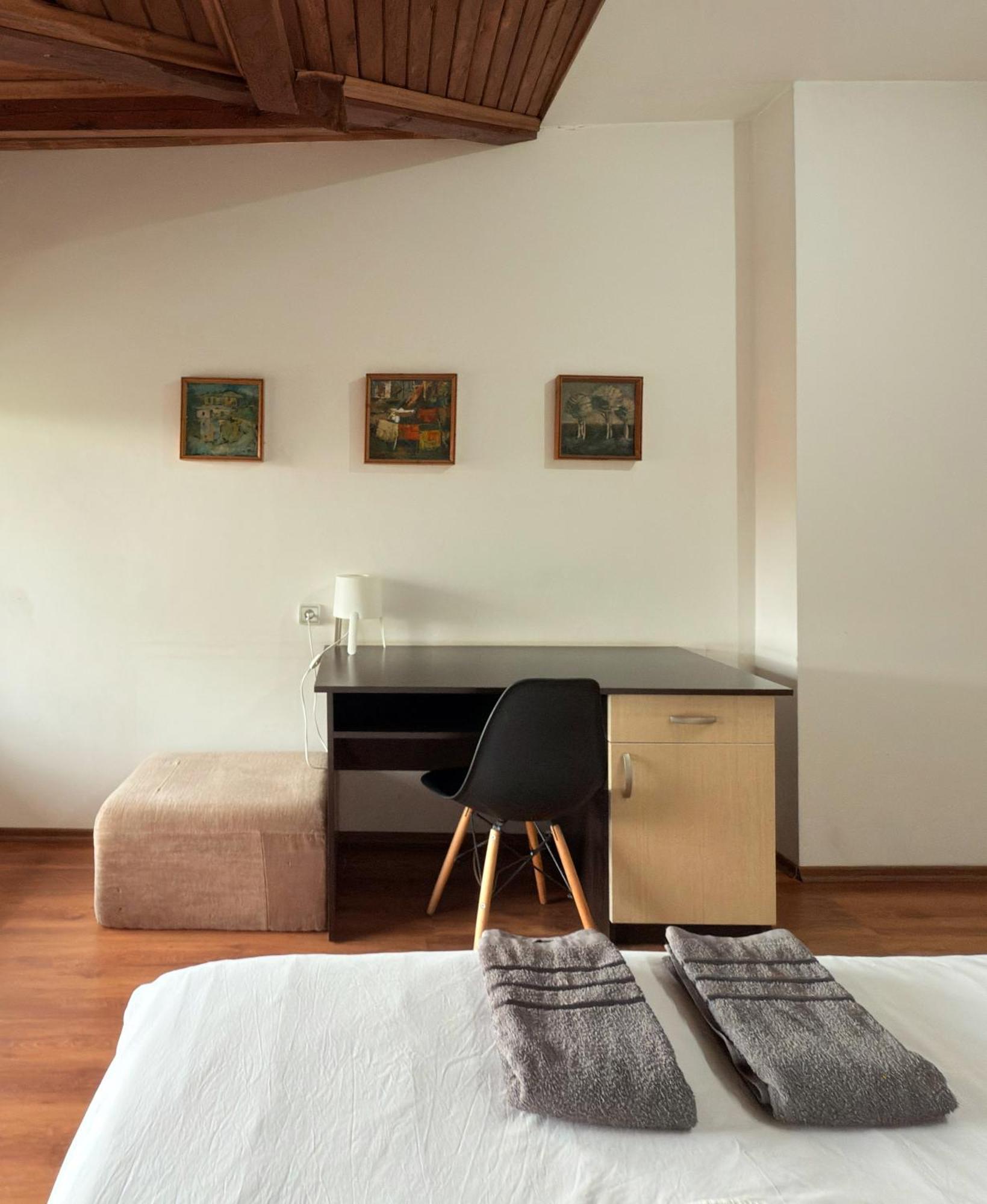 Corner House Apartment *