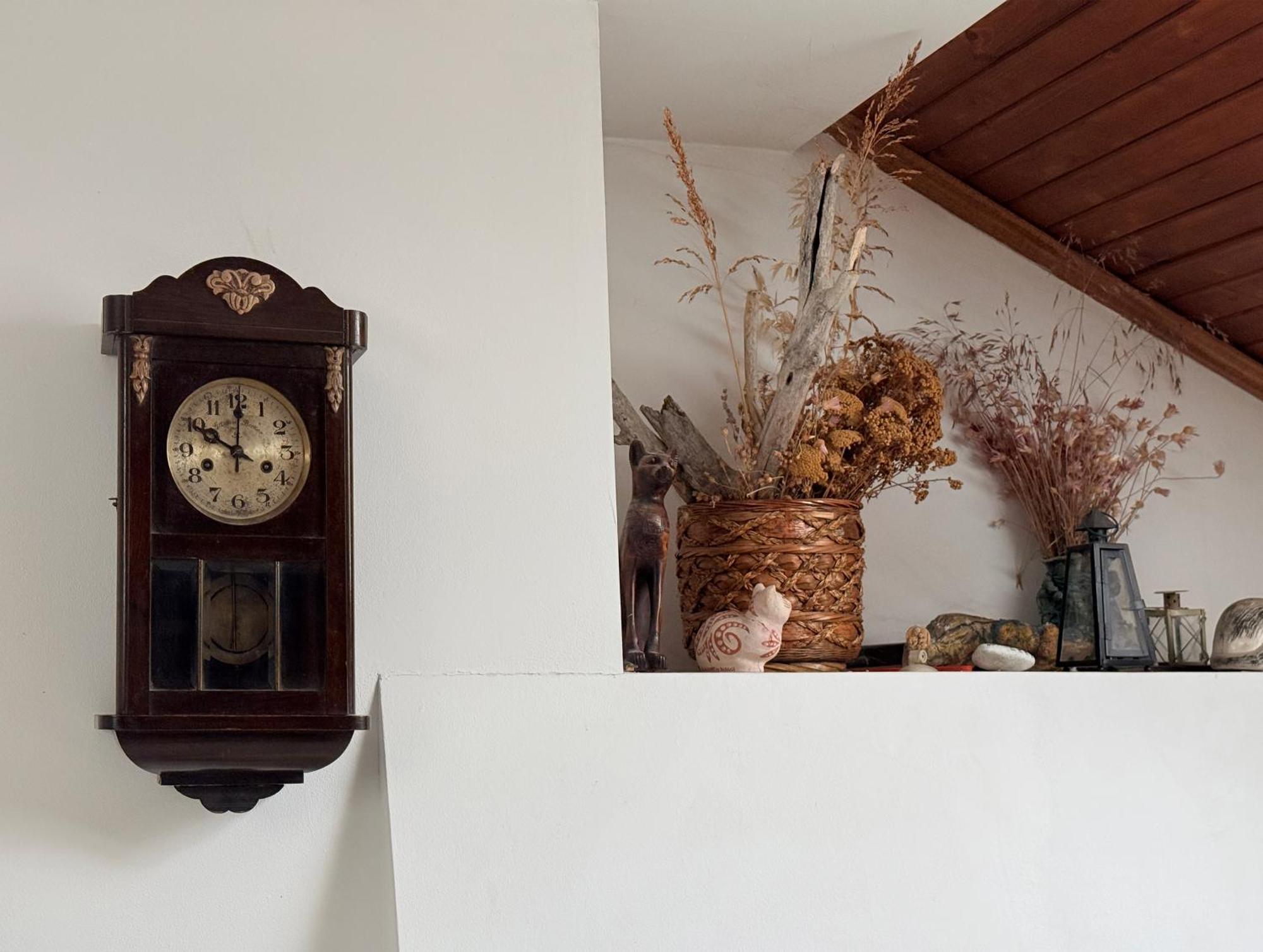 Corner House Apartment *