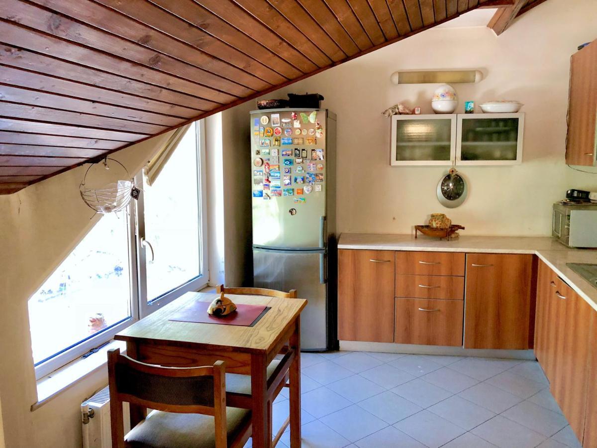 Corner House Apartment *