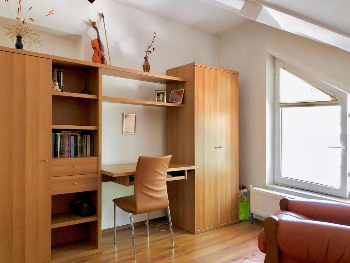 Apartment Corner House *